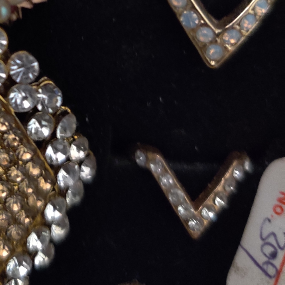 V shaped ring